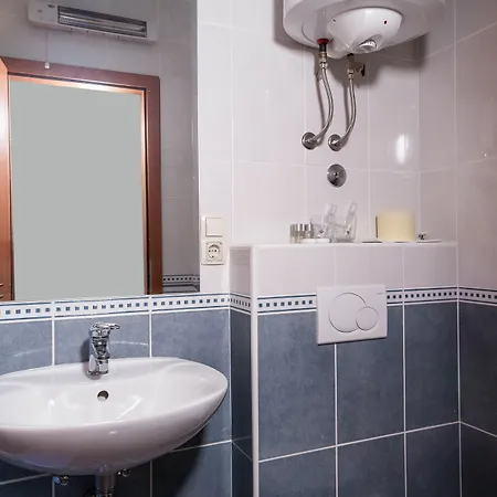 Vesna بيت ضيافة