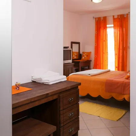 Vesna بيت ضيافة